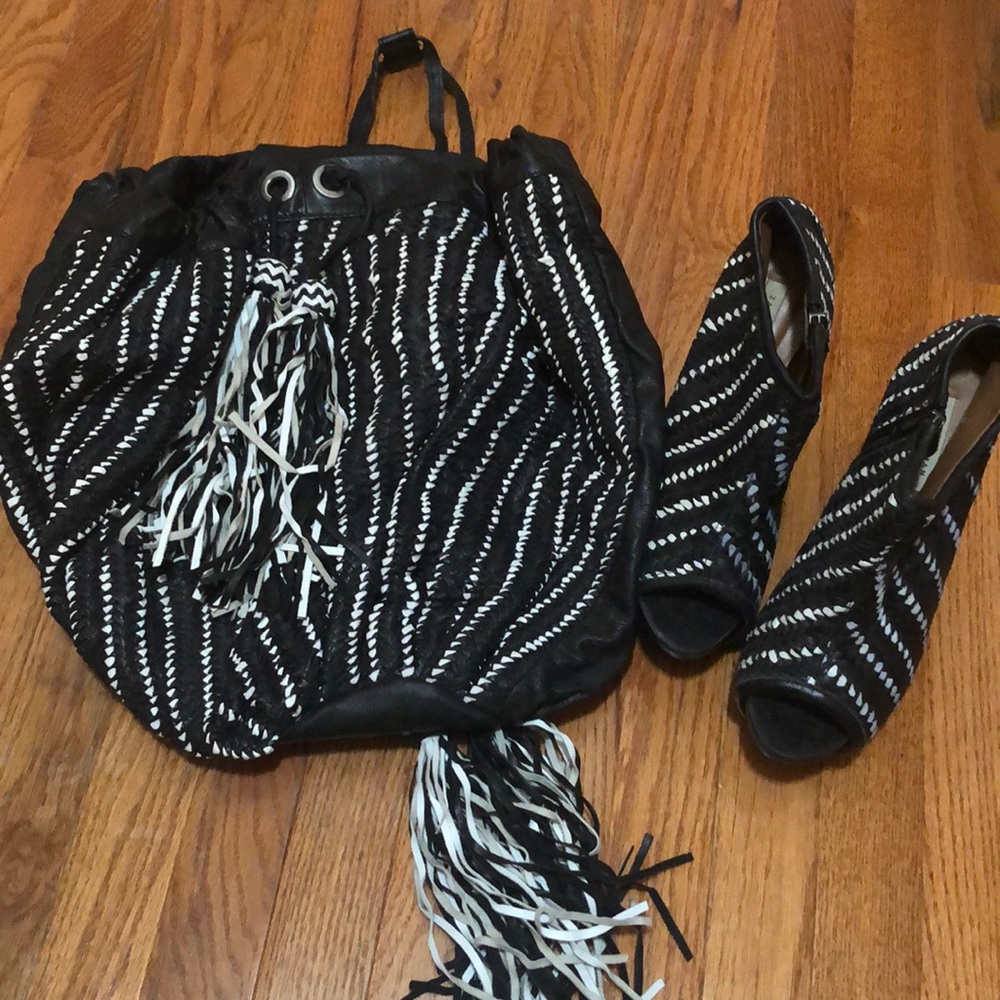 Bundle Zara women leather shoes and matching bag.